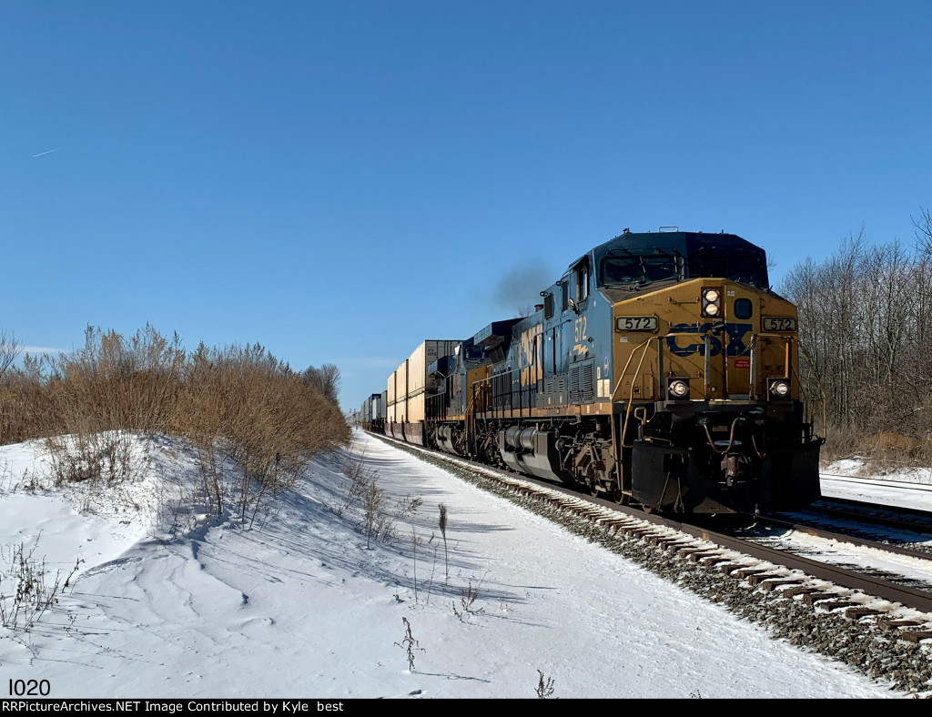 CSX 572 on I020